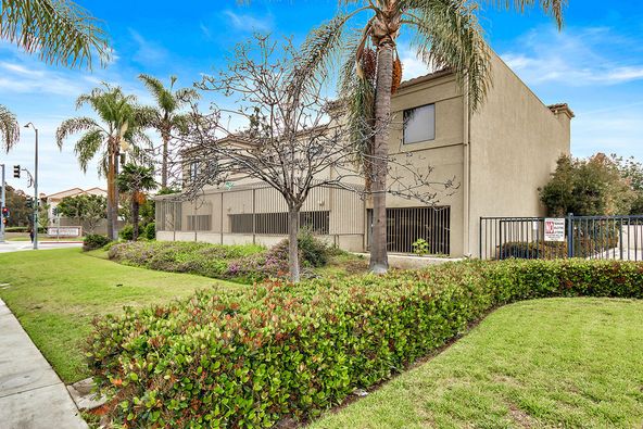 601 W 19th St, Costa Mesa, CA 92627